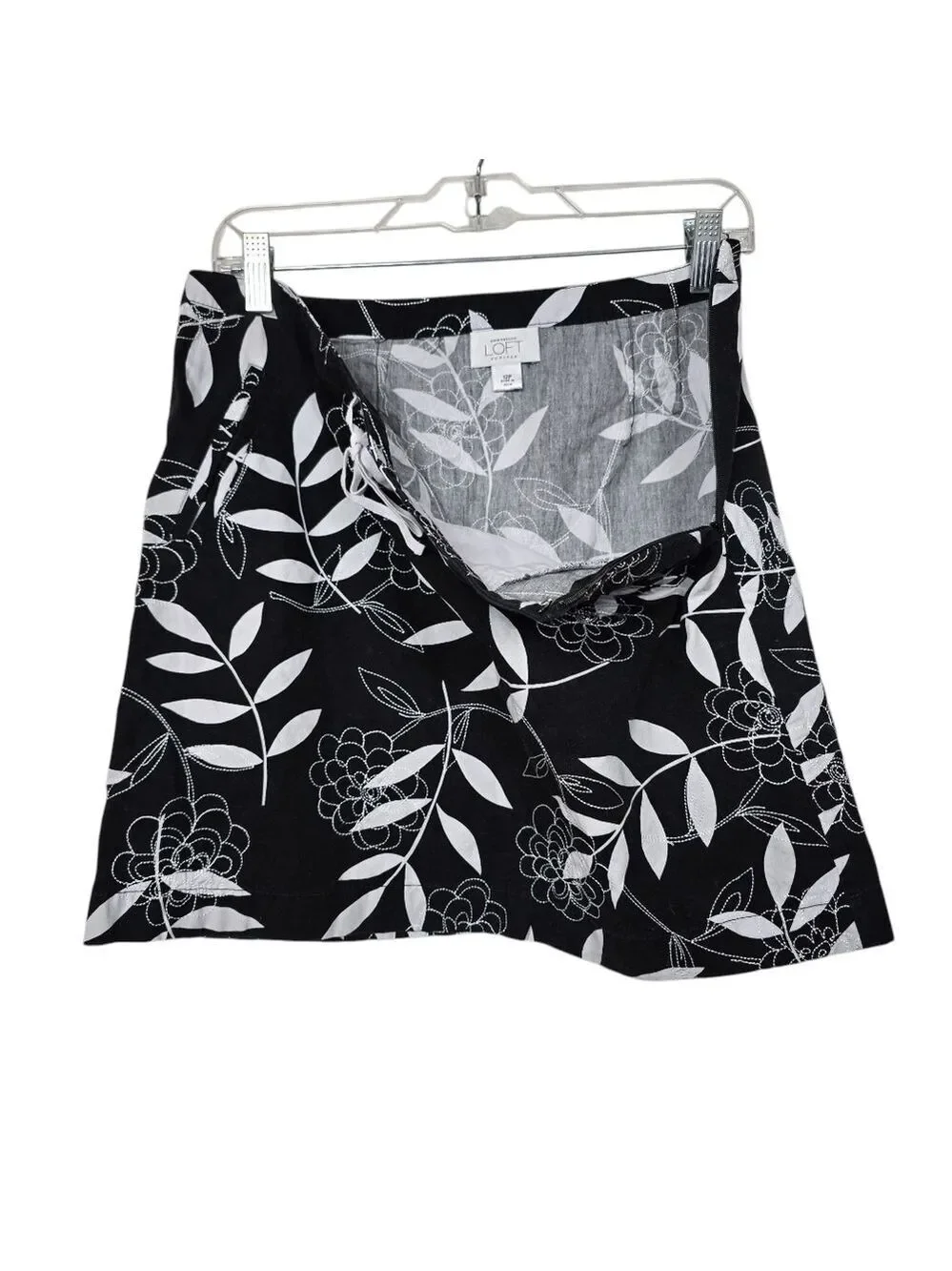 Ann Taylor LOFT Black White Floral Leaves Side Zip Skirt Petites 12P